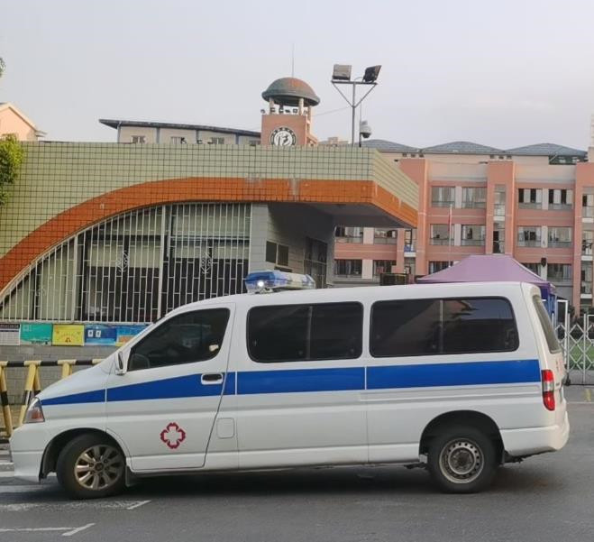 呈贡救护车出租护送骨折病人一公里多少钱